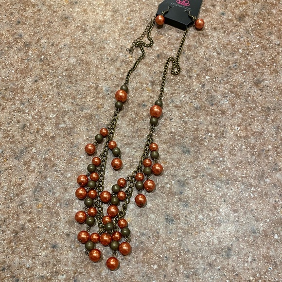 Paparazzi necklace and earrings - Picture 1 of 2